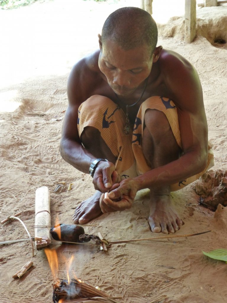 Een traditioneel pijltje van de Orang Asli in het Taman Negara Een traditioneel pijltje van de Orang Asli in het Taman Negara