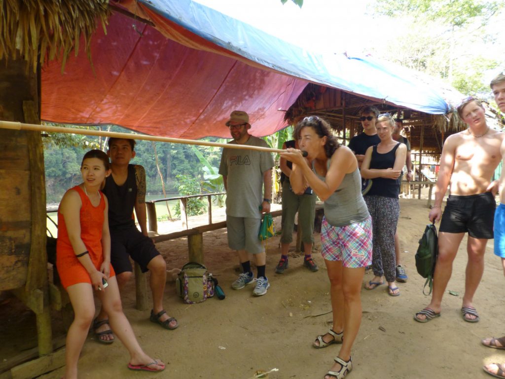 De traditionel manier van jagen van de Orang Asli in het Taman Negara De traditionel manier van jagen van de Orang Asli in het Taman Negara