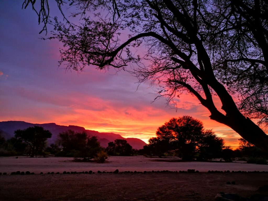 Hoogtepunten Damaraland - Sundowner Brandberg Hoogtepunten Damaraland - Sundowner Brandberg