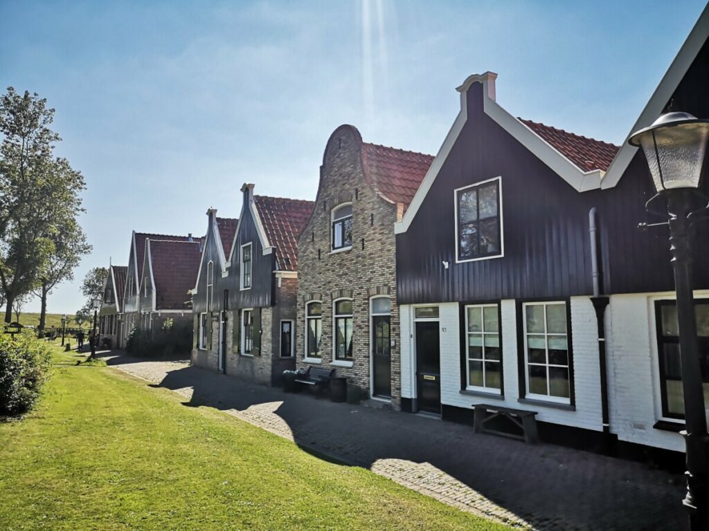 Wandelen op de Wadden - Streekpad Waddenwandelen - 4 Etappes Rondje Texel - 76 km Wandelen op de Wadden - Streekpad Waddenwandelen - 4 Etappes Rondje Texel - 76 km