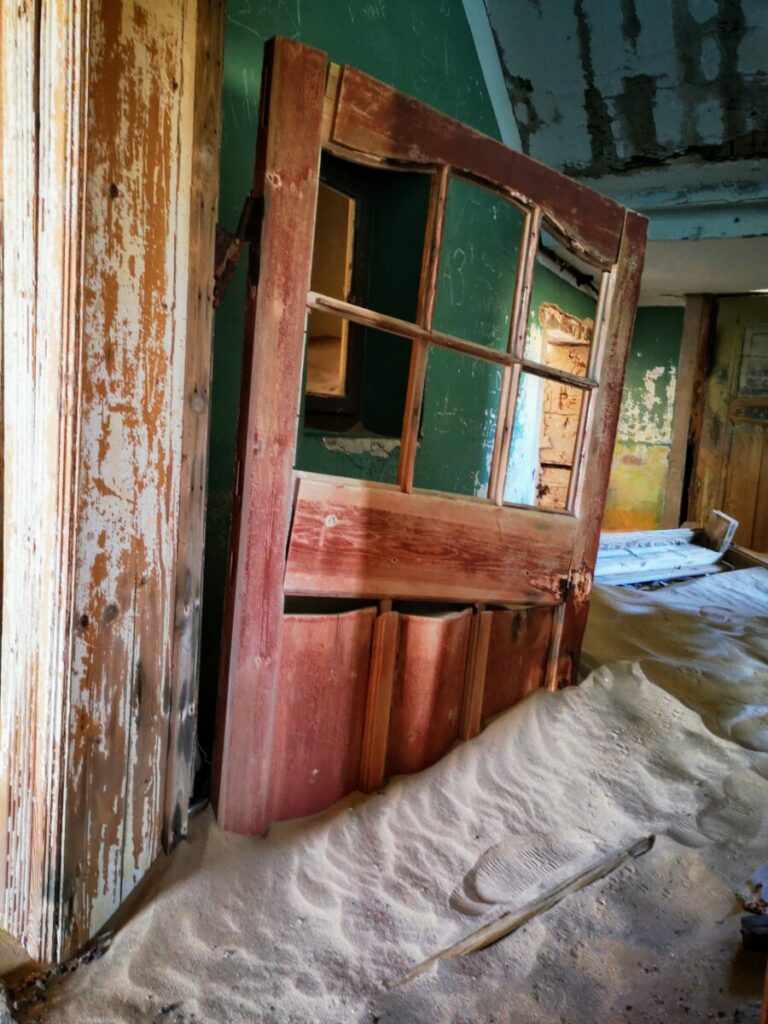 Spookstad Kolmanskop nabij Duitse stadje Lüderitz Spookstad Kolmanskop nabij Duitse stadje Lüderitz
