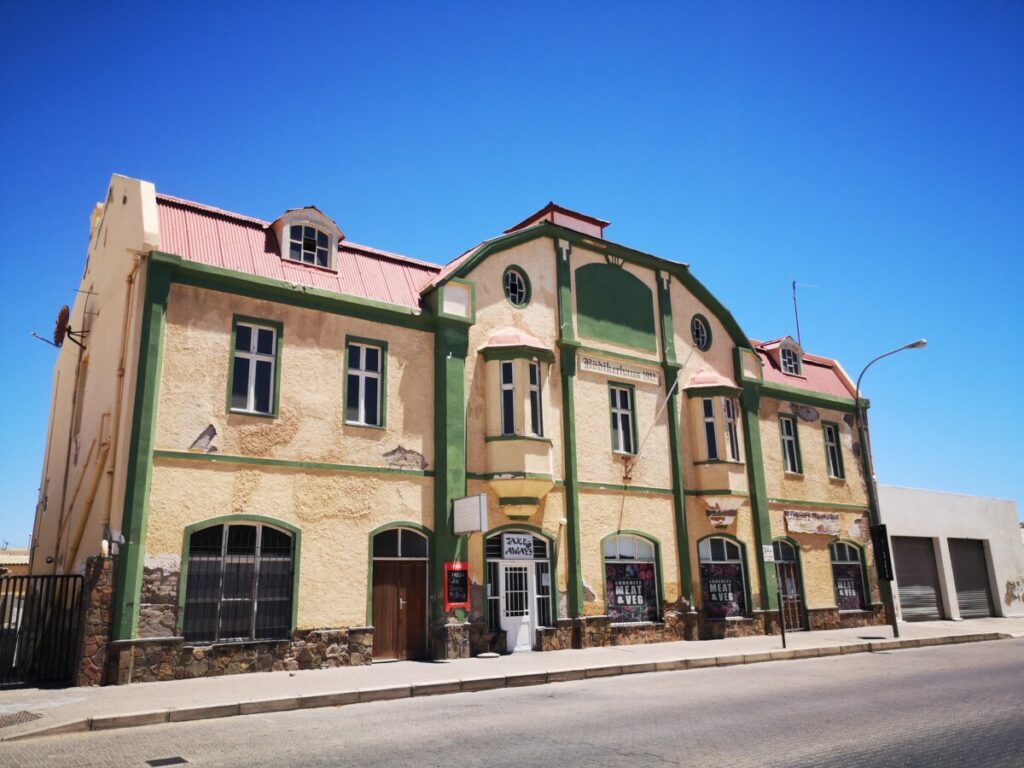 Oud Duits pand in Lüderitz nabij Spookstad Kolmanskop Oud Duits pand in Lüderitz nabij Spookstad Kolmanskop
