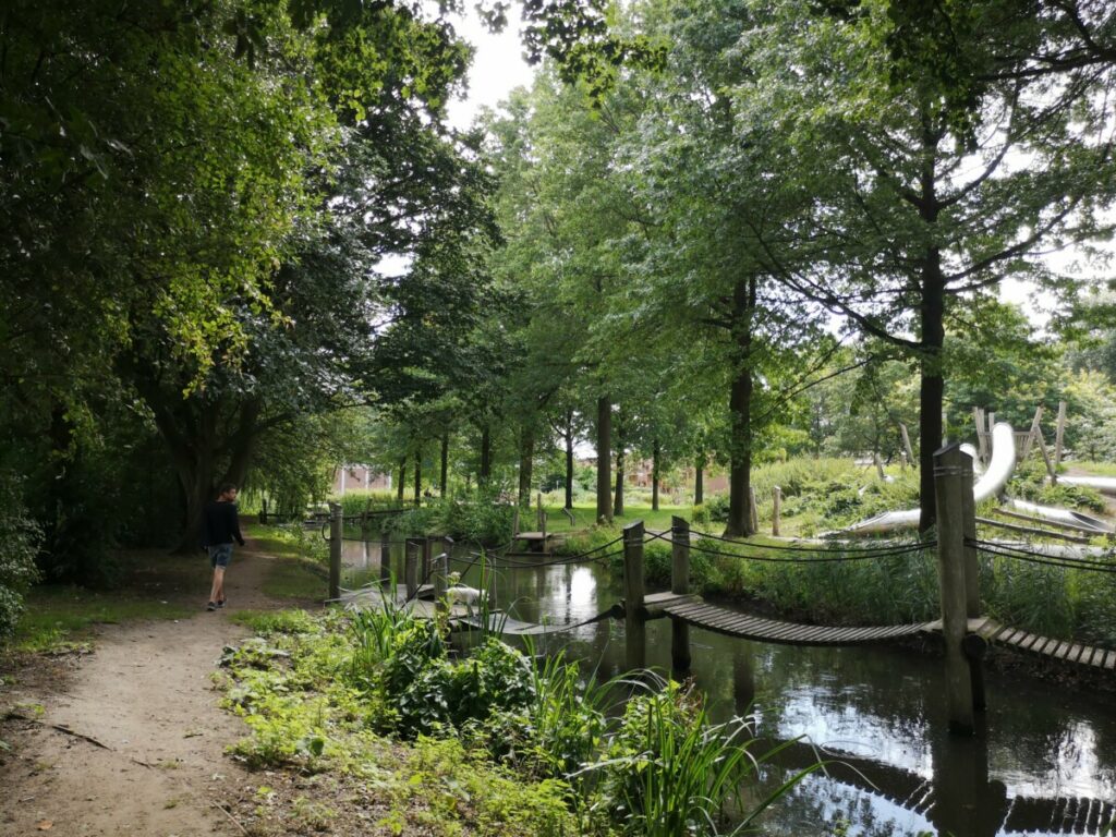 Wandelen langs de voetbalvelden - Amsterdam Wandelen langs de voetbalvelden - Amsterdam