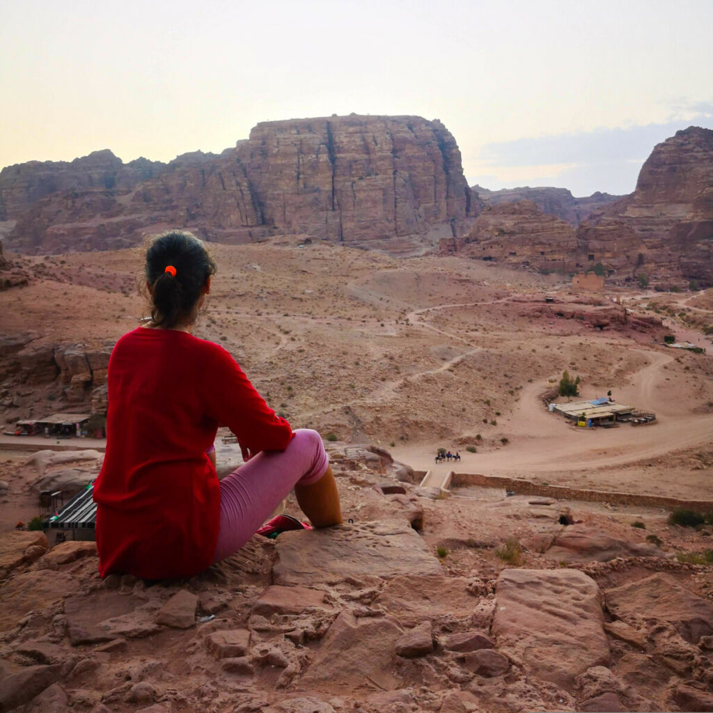 Genieten van de laatste zonsondergang in Petra - Zinvol Reizen Genieten van de laatste zonsondergang in de historische stad Petra - Zinvol Reizen