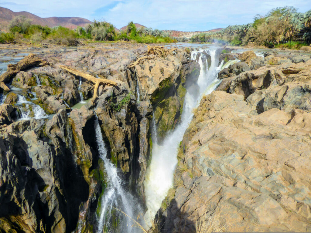 Epupa Falls - De grens tussen Angola en Namibie - Zinvol Reizen Epupa Falls - De grens tussen Angola en Namibie - Zinvol Reizen