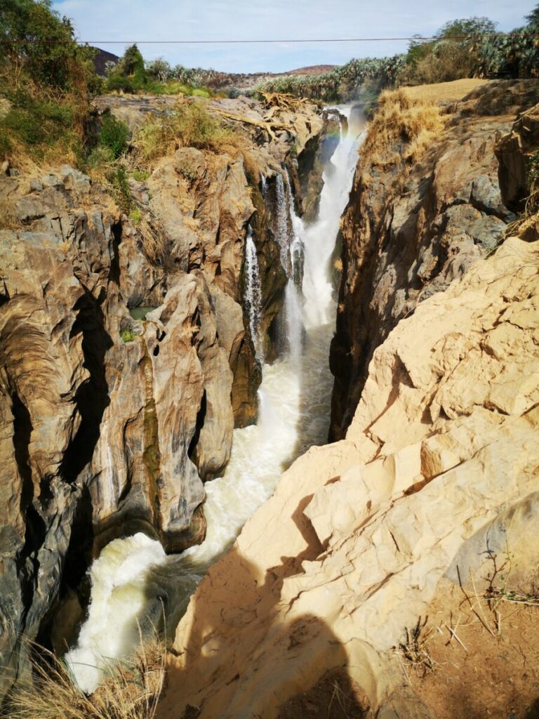 Epupa Falls - De grens tussen Angola en Namibie Epupa Falls - De grens tussen Angola en Namibie - Zinvol Reizen