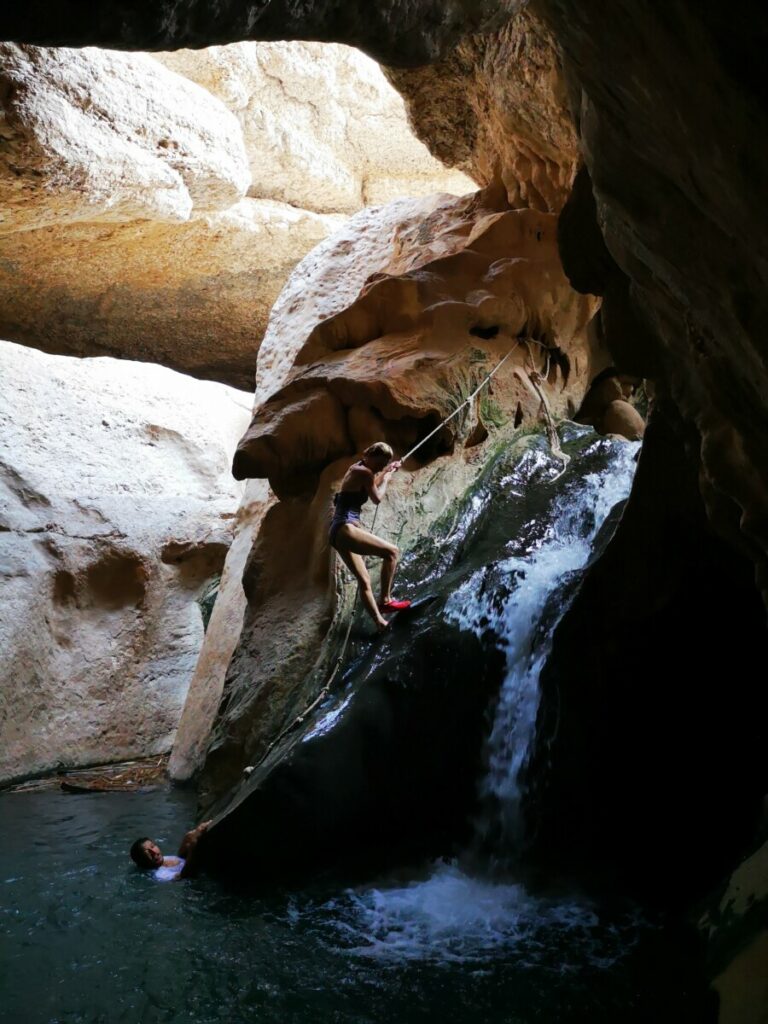 Wat een energie! Wadi Shab Waterval Wat een energie! Wadi Shab Waterval