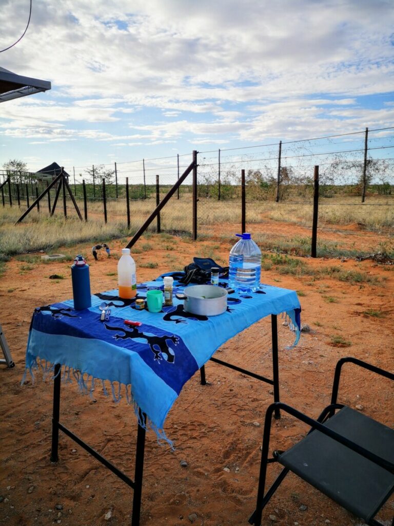 Mijn plekje achter het hek bij Olifantsrus - Etosha Mijn plekje achter het hek bij Olifantsrus - Etosha