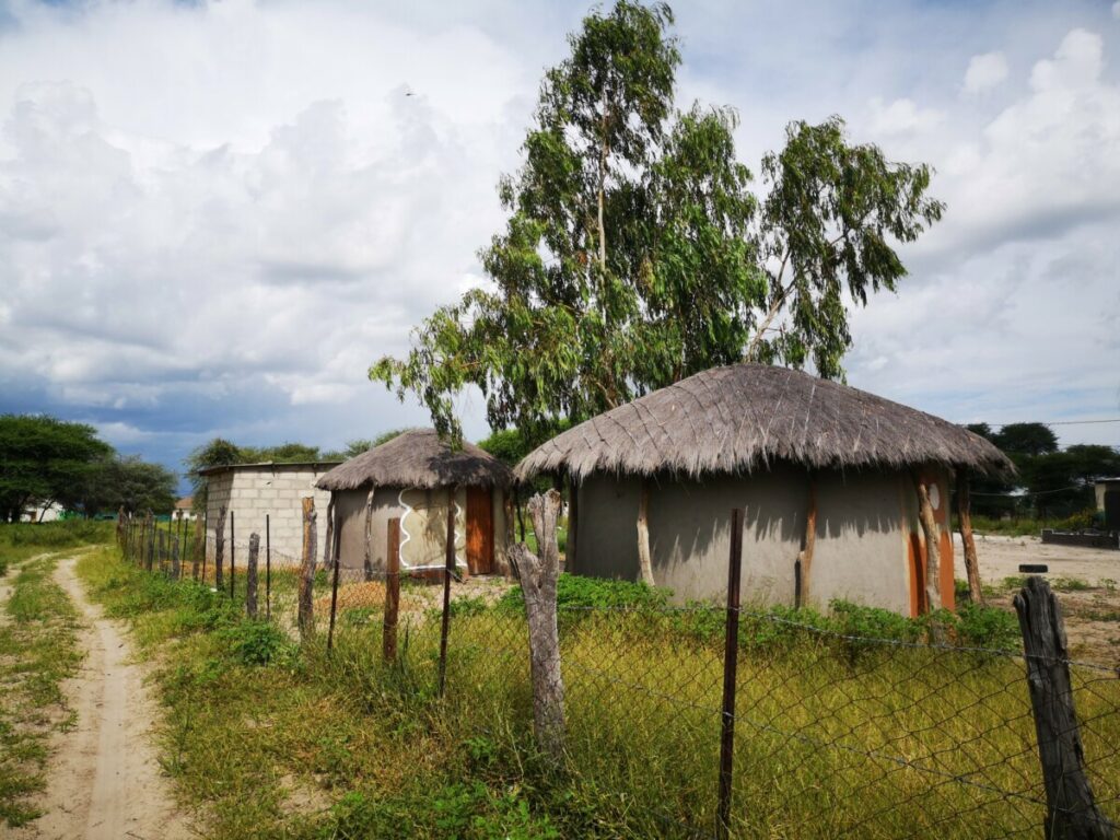 Khumaga dorp bezoeken - Botswana