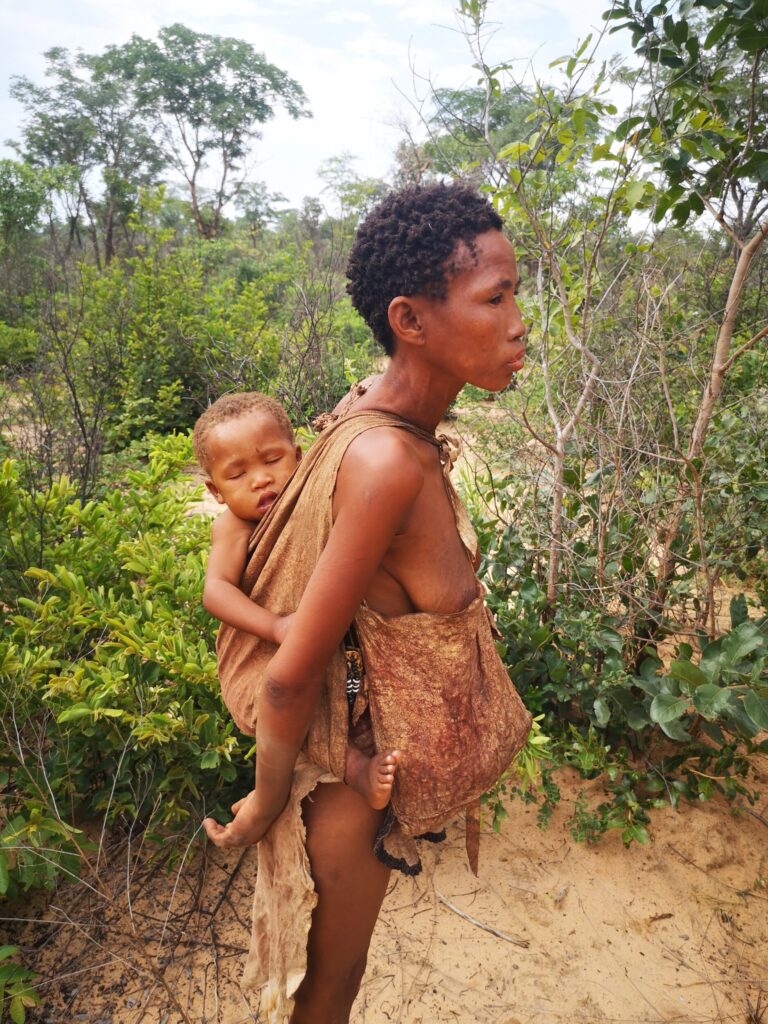 Portret San vrouw met kind - Ju/Hoansi San Stam - Namibie Portret San vrouw met kind - Ju/Hoansi San Stam - Namibie