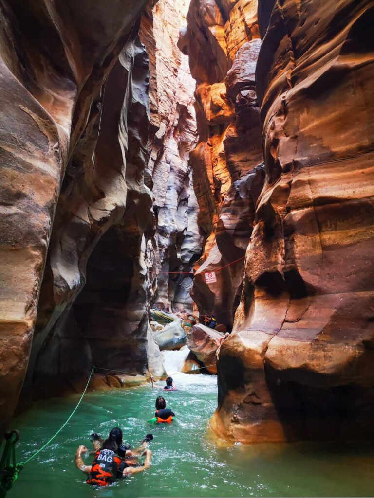 De mooiste wadi van Jordanië - Ga het avontuur aan in de Wadi Mujib De mooiste wadi van Jordanië - Ga het avontuur aan in de Wadi Mujib