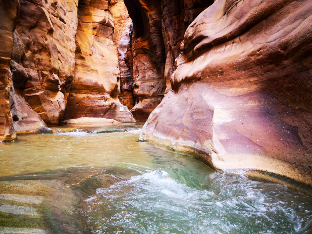 De mooiste wadi van Jordanië - Ga het avontuur aan in de Wadi Mujib De mooiste wadi van Jordanië - Ga het avontuur aan in de Wadi Mujib