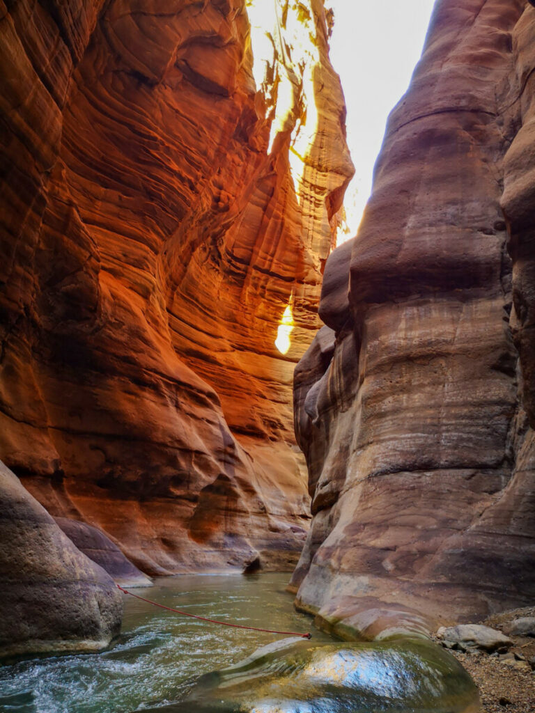 De mooiste wadi van Jordanië - Ga het avontuur aan in de Wadi Mujib De mooiste wadi van Jordanië - Ga het avontuur aan in de Wadi Mujib