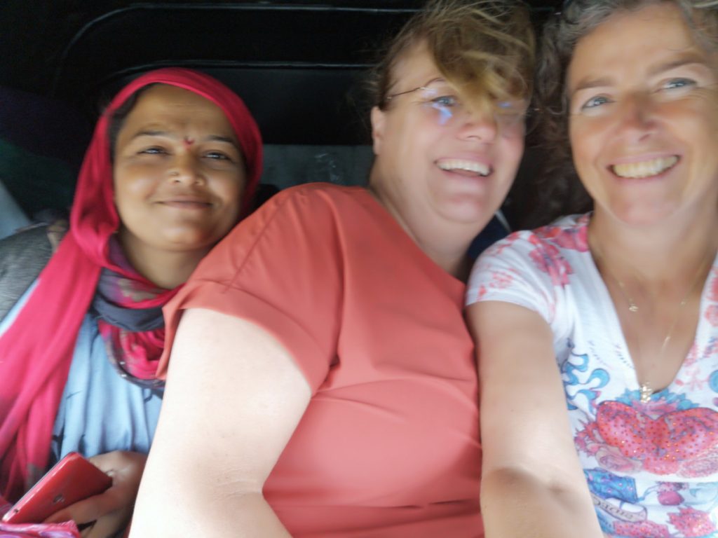 Even later zat ze bij ons achterin de Rickshaw Even later zat ze bij ons achterin de Rickshaw