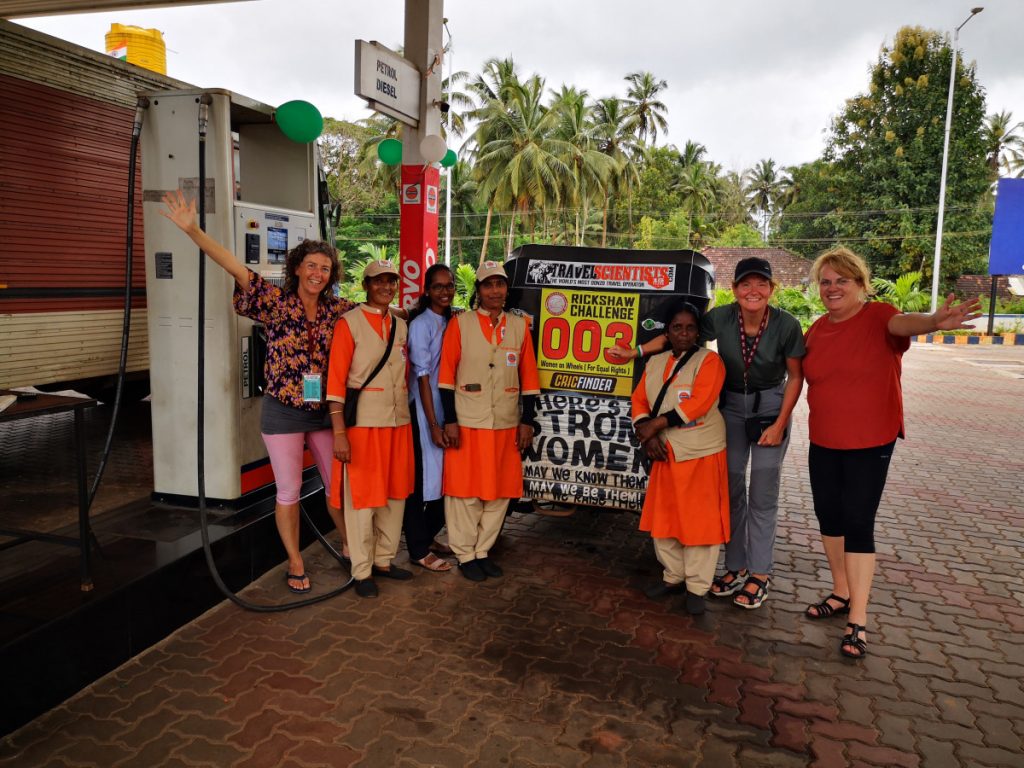 Rickshaw Challenge MumbaiXpress - Onderweg gesprekken met locals Rickshaw Challenge MumbaiXpress - Onderweg gesprekken met locals