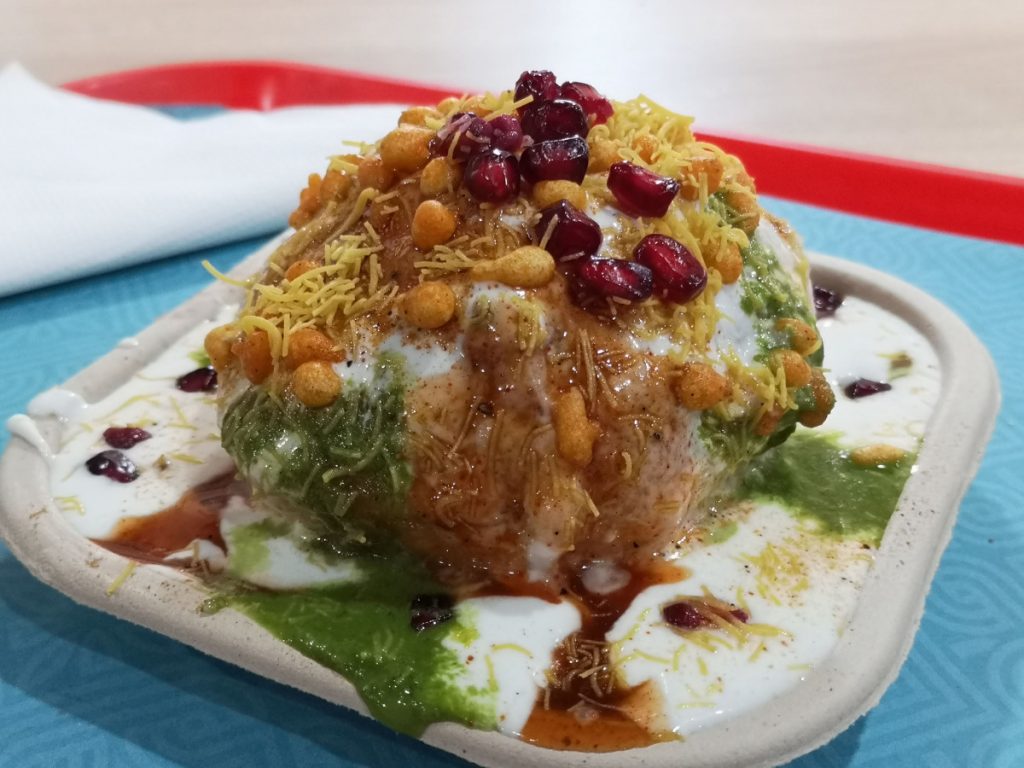 Chaat.. Echt streetfood en echt zooo lekker! Alle smaken en texturen die je maar kan bedenken door elkaar en super op elkaar afgestemd -