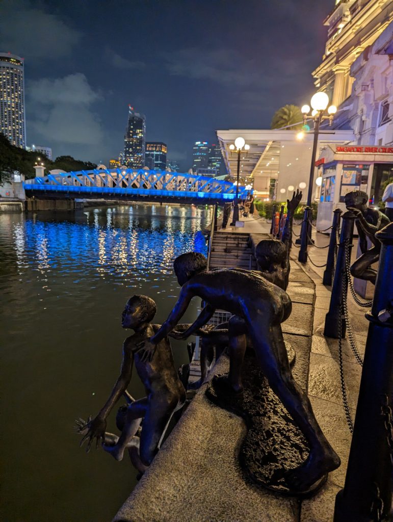 Beelden langs de Singapore rivier - Wandelen in Singapore Beelden langs de Singapore rivier - Wandelen in Singapore