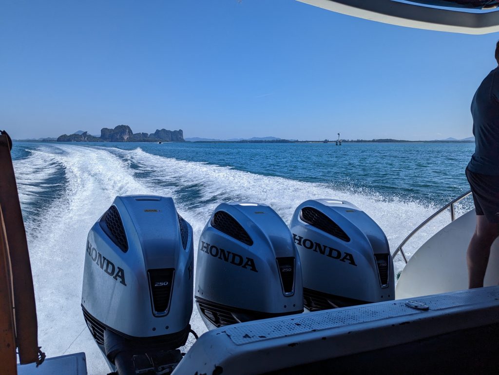 Met de Speedboat van Koh Lipe naar Ko Mook, Thailand Met de Speedboat van Koh Lipe naar Ko Mook, Thailand