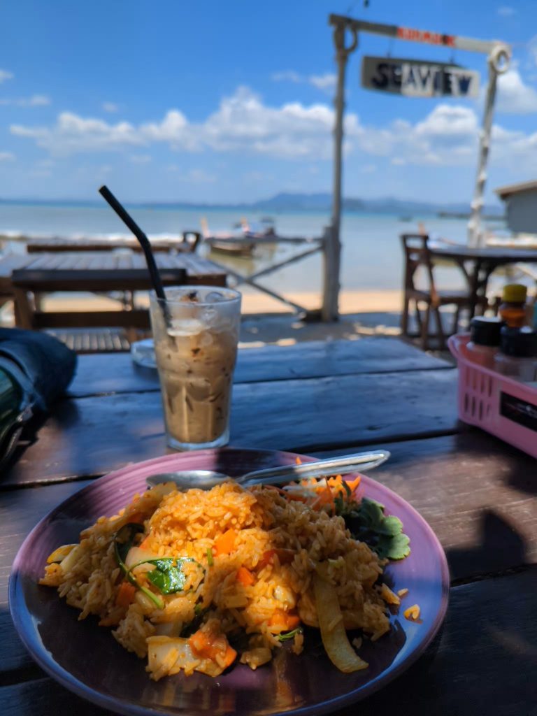 Lunchen bij Sea Side op Koh Mook Lunchen bij Sea Side op Koh Mook