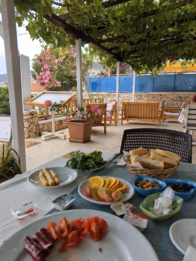 Ontbijt in Kalkan - Lycian Way in Turkije Ontbijt in Kalkan - Lycian Way in Turkije