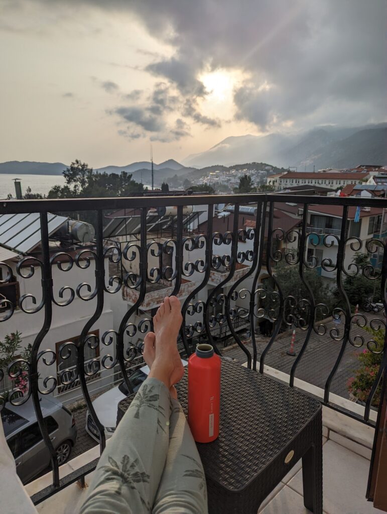 Genieten van de zonsondergang vanaf mijn balkon in Kas - Turkije Genieten van de zonsondergang vanaf mijn balkon in Kas - Turkije