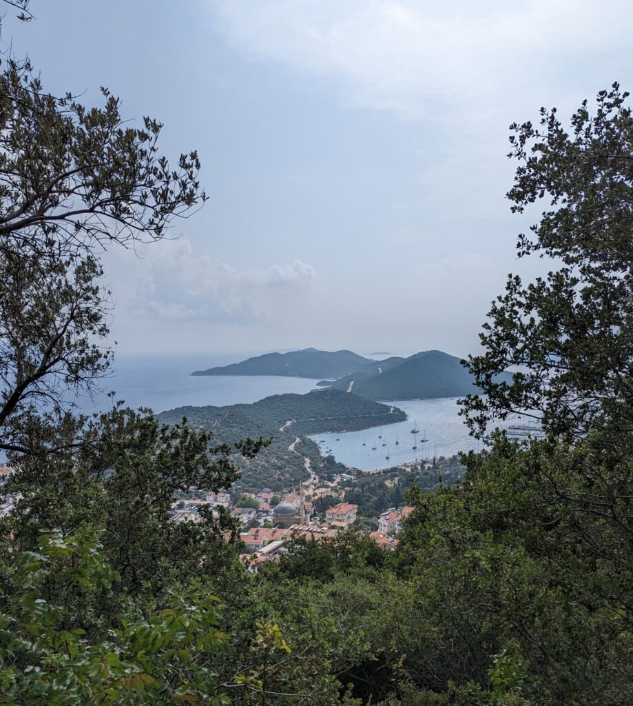 Stukje op de Lycian Way naar de Sleeping Giant - Wandelen in Kaş aan de Lycische Kust - TUrkije Stukje op de Lycian Way naar de Sleeping Giant - Wandelen in Kaş aan de Lycische Kust - TUrkije
