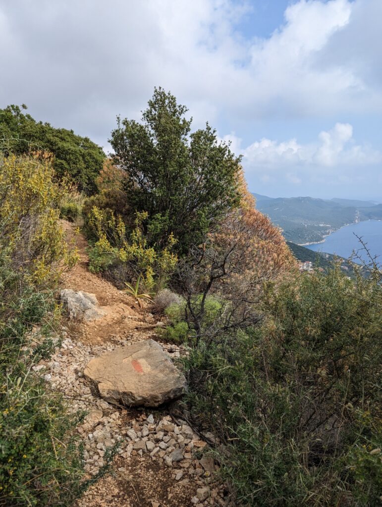 Stukje op de Lycian Way naar de Sleeping Giant - Wandelen in Kaş aan de Lycische Kust - TUrkije Stukje op de Lycian Way naar de Sleeping Giant - Wandelen in Kaş aan de Lycische Kust - TUrkije