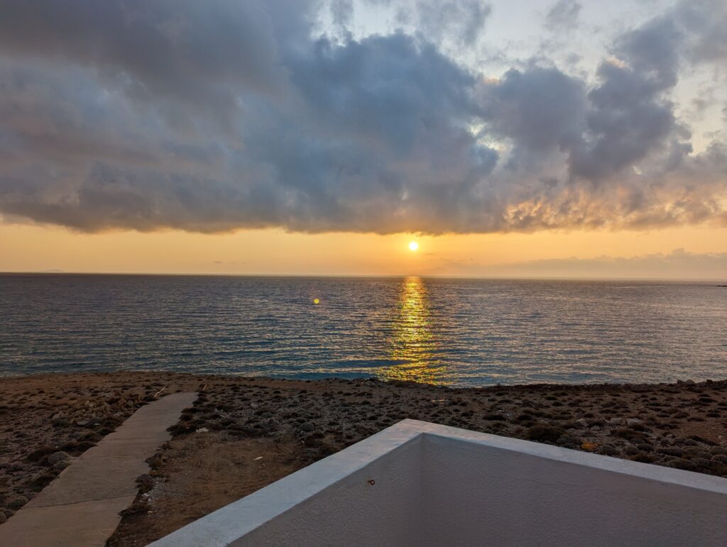 Zonsondergang Arkasa - Dag 1 wandelen op Karpathos Zonsondergang Arkasa - Dag 1 wandelen op Karpathos