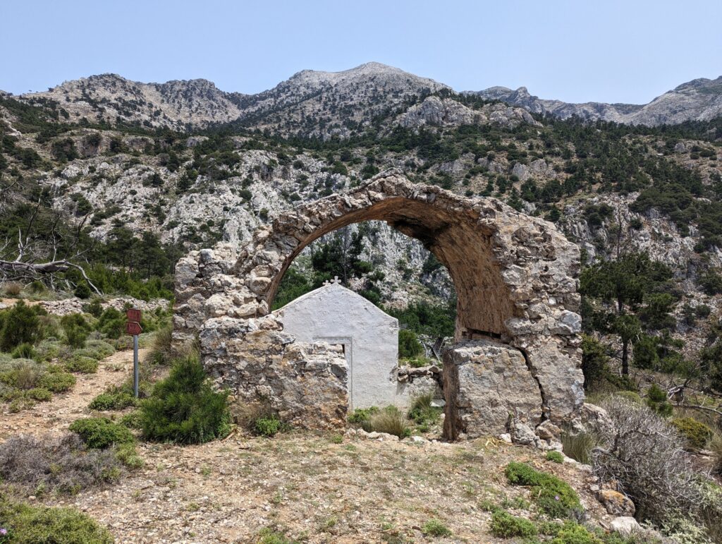 Avontuurlijk wandelen op Karpathos - Griekenland - Dag 3 Stroumboulas naar Lefkos Beach