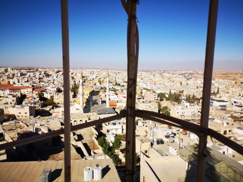 Zicht over Madaba - St John Baptist Church Zicht over Madaba - St John Baptist Church
