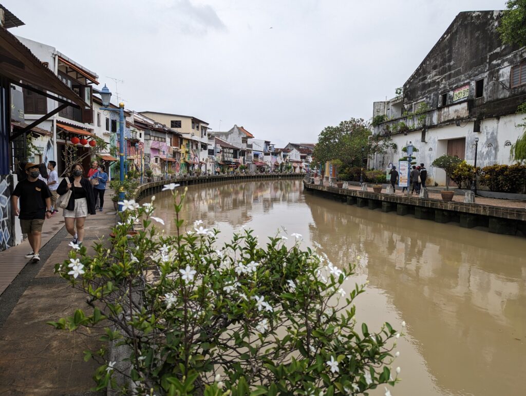 Wandeling langs de Malacca River in Melaka Wandeling langs de Malacca River in Melaka