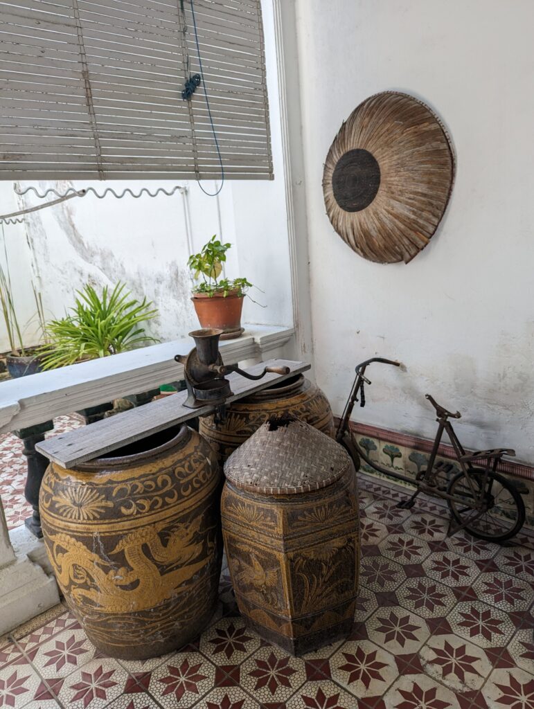 Tafereel in de keuken Baba & Nyona huis - Wat te doen in Melaka Tafereel in de keuken Baba & Nyona huis - Wat te doen in Melaka
