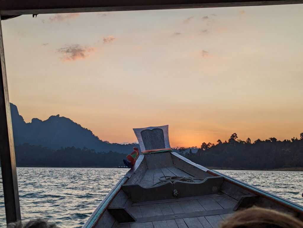 Zonsondergang Cheow Lan Meer - Khao Sok National Park