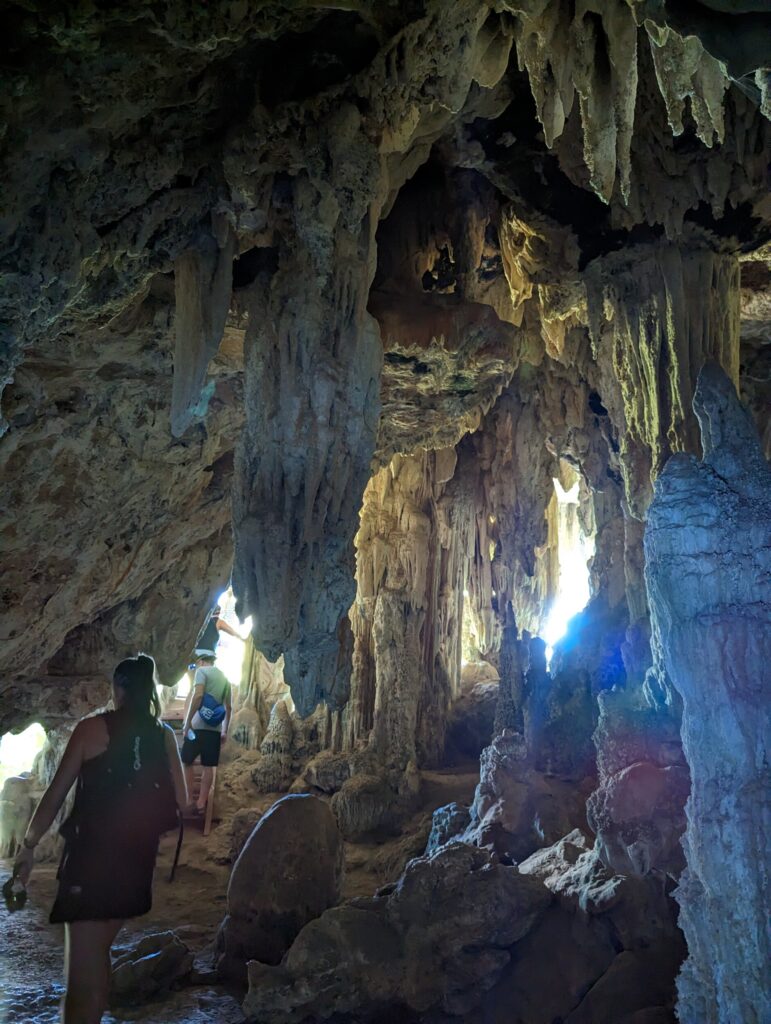 In de grot heb je natuurlijk stalagmieten en stalagtieten - Pra Kay Petch Cave In de grot heb je natuurlijk stalagmieten en stalagtieten - Pra Kay Petch Cave