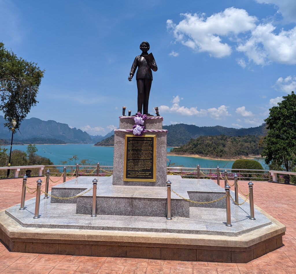 Chiew Larn Park - Khao Sok NP - Thailand Chiew Larn Park - Khao Sok NP - Thailand