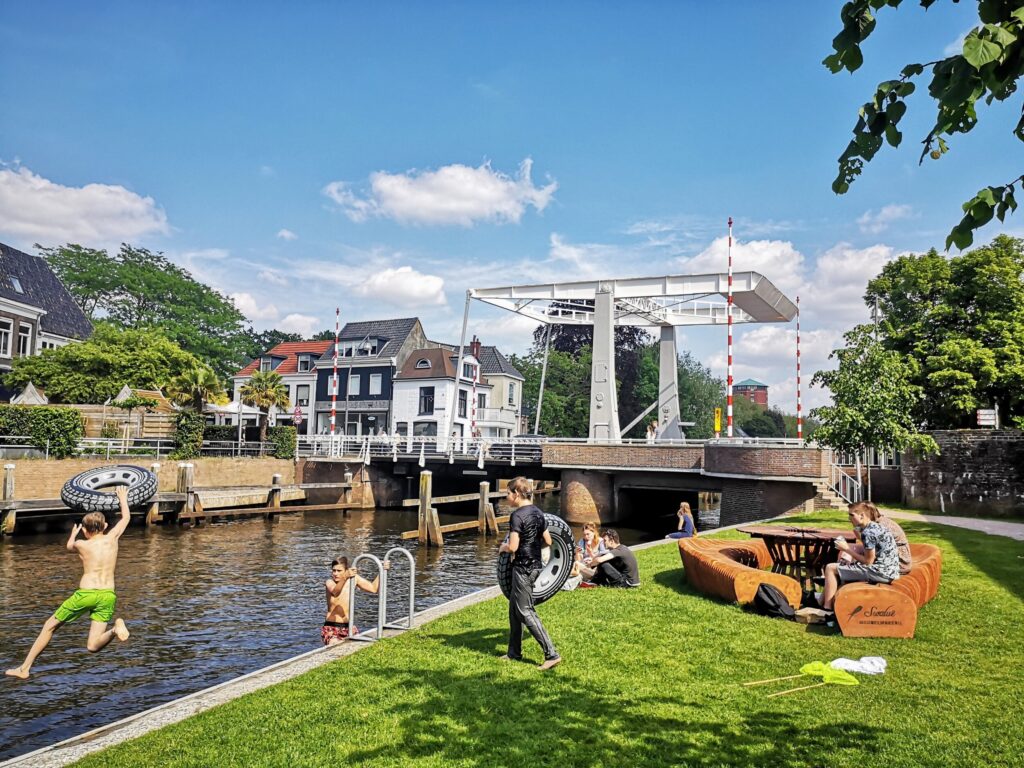 Of lekker zwemmen in de grachten - Hanzestad Zwolle - Wat te doen in Zwolle Of lekker zwemmen in de grachten - Hanzestad Zwolle - Wat te doen in Zwolle