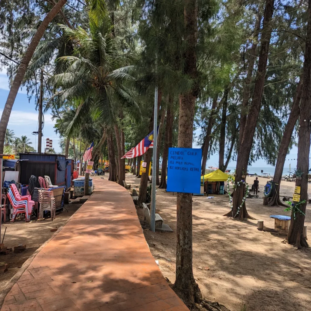 Strand boven Melaka - Pantai Puteri.