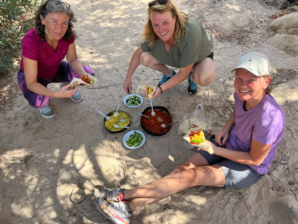 Eten in de Wadi Ghuweir - Jordanie Eten in de Wadi Ghuweir - Jordanie