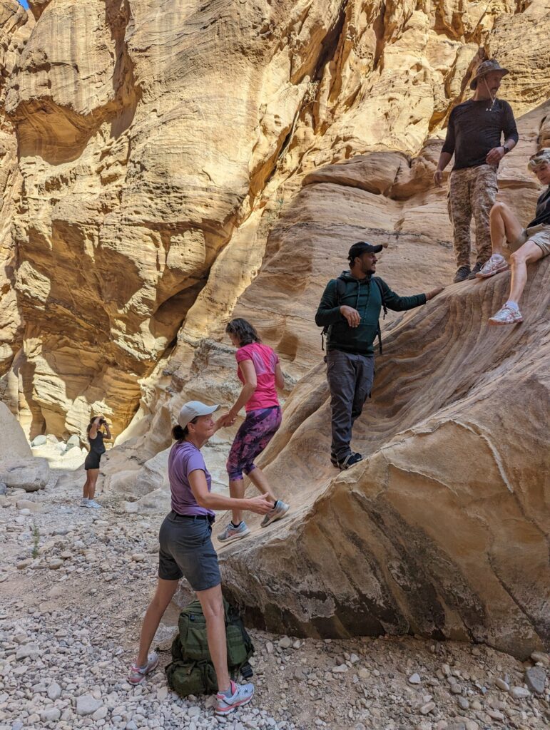 Klimmen in de Wadi Ghuweir, Jordanië Klimmen in de Wadi Ghuweir, Jordanië