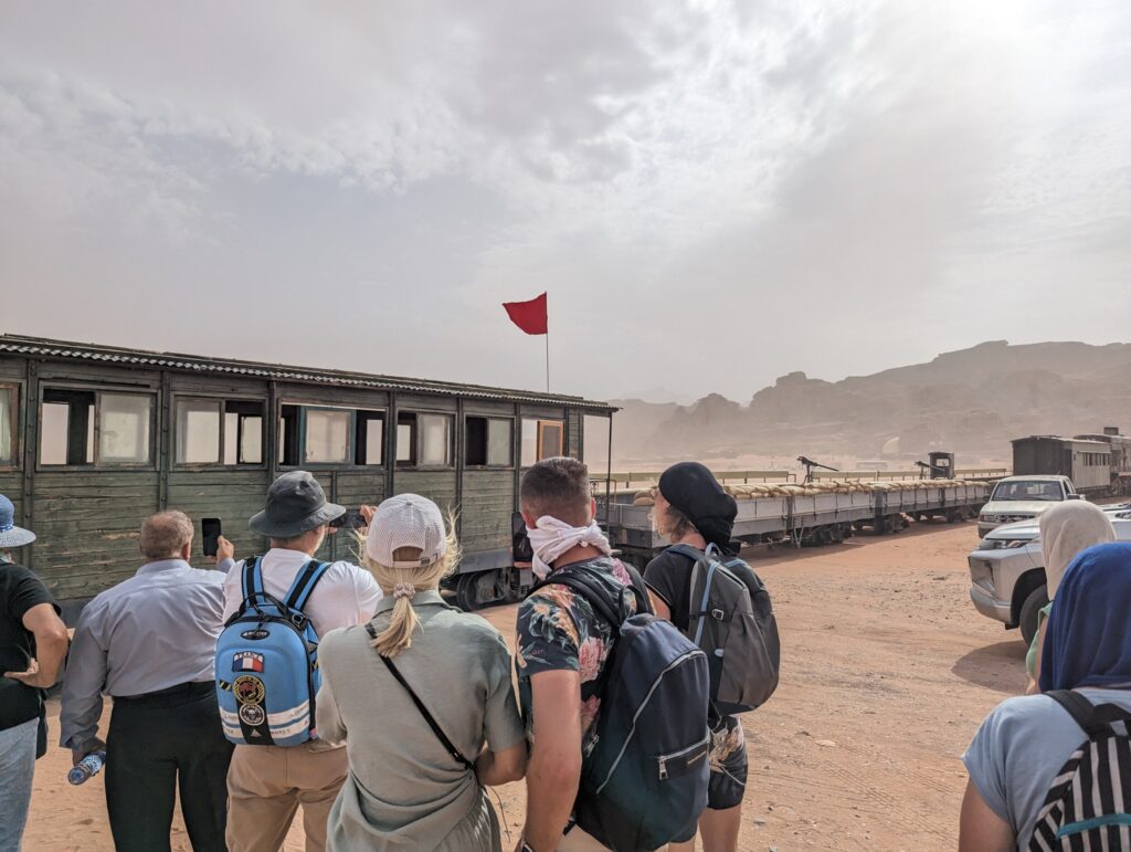 De treinreis van 1916 door de Wadi Rum - Jordanië De treinreis van 1916 door de Wadi Rum - Jordanië