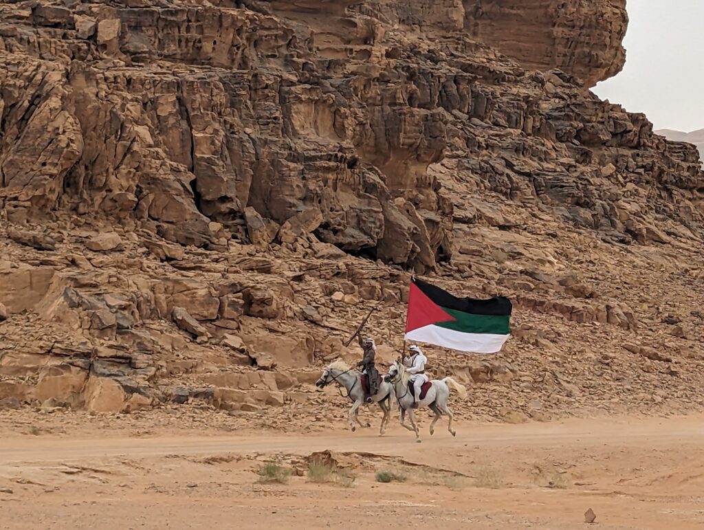 De Treinreis van 1916 door de Wadi Rum - Jordanië De Treinreis van 1916 door de Wadi Rum - Jordanië