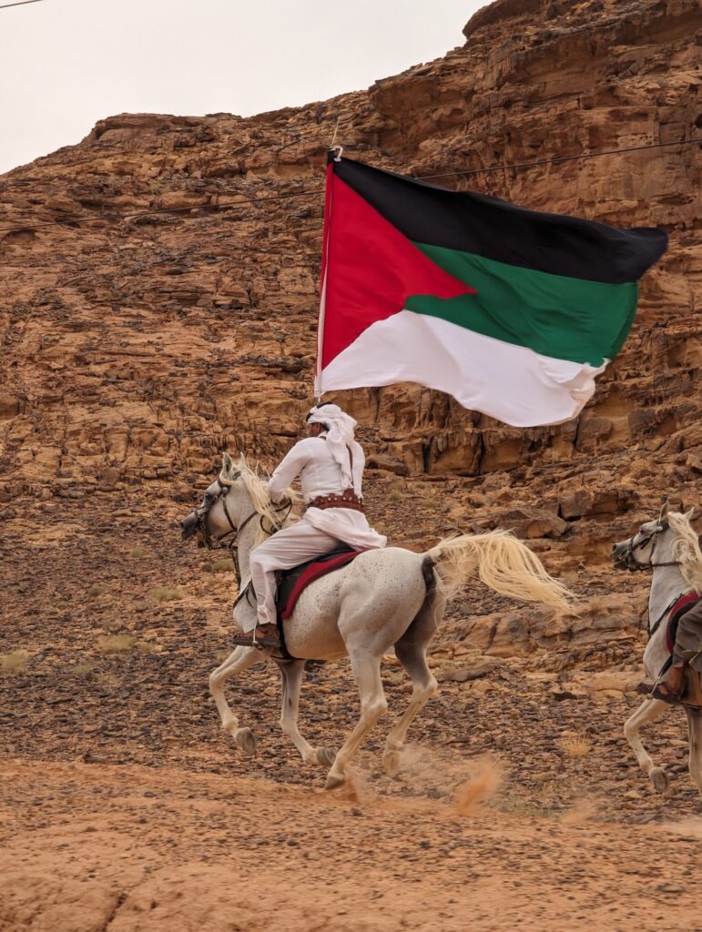 De treinreis van 1916 door de Wadi Rum - Jordanië De treinreis van 1916 door de Wadi Rum - Jordanië