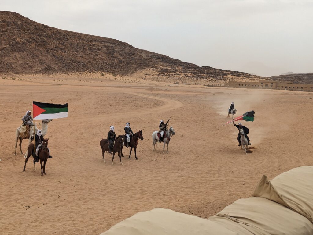 De treinreis van 1916 door de Wadi Rum - Jordanië De treinreis van 1916 door de Wadi Rum - Jordanië