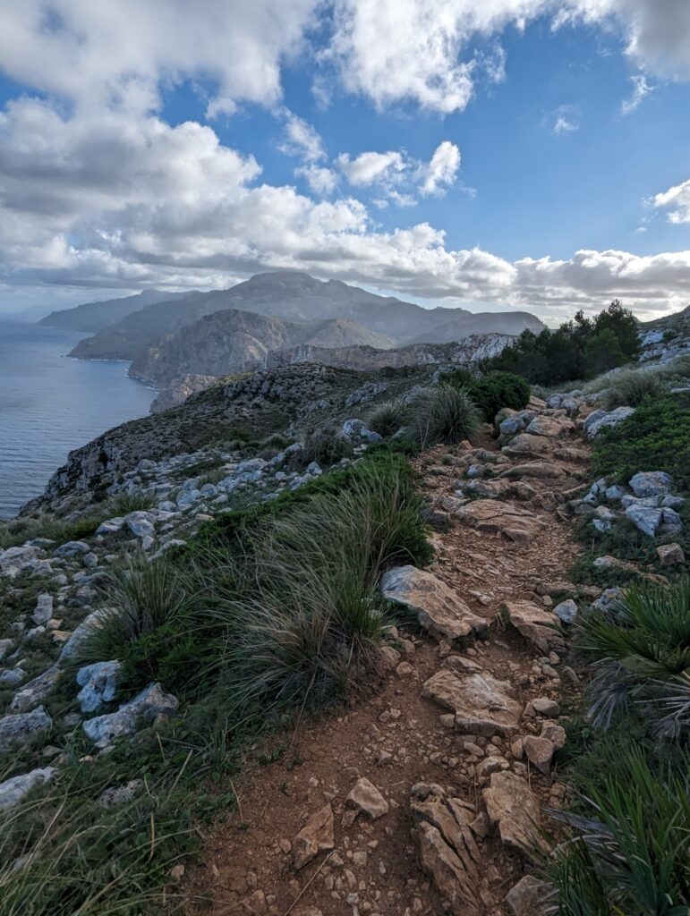 Een van de mooiste uitzichten tussen Sant Elm en Ses Fontanelles - GR221
