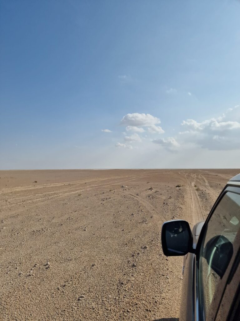 De vlakte van Oman - Op weg naar Bar Alhikman De vlakte van Oman - Op weg naar Bar Alhikman