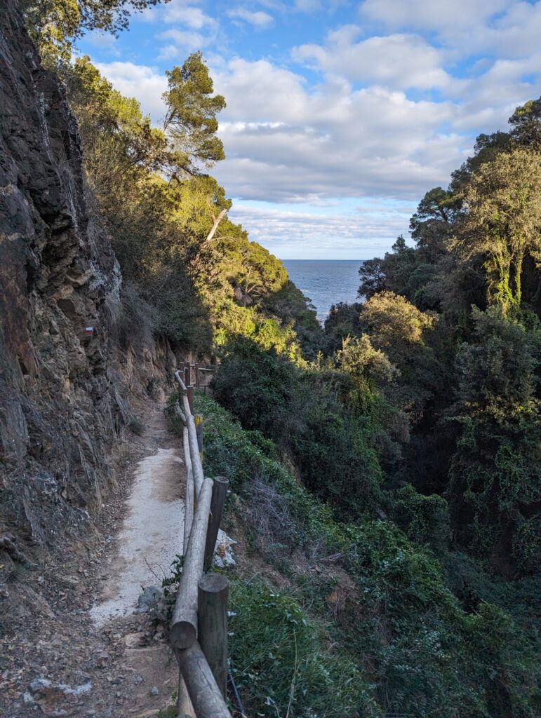 Hiken in Spanje - Etappe Palamos naar Begur - GR92 Hiken in Spanje. Wandelen langs de Costa Brava kust - Etappe Palamos naar Begur - GR92