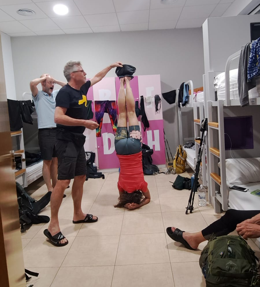 Lol in de herberg - Camino Frances, Spanje