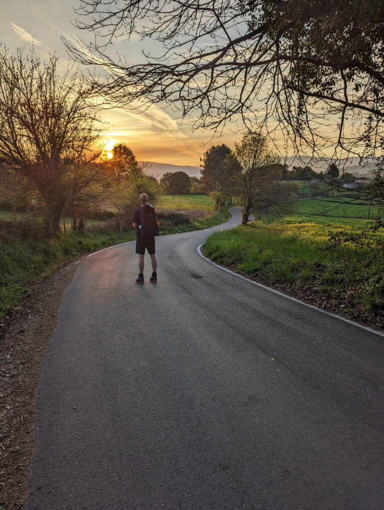 Mooiste zonsopgang tijdens de Camino Frances - Spanje Mooiste zonsopgang tijdens de Camino Frances - Spanje