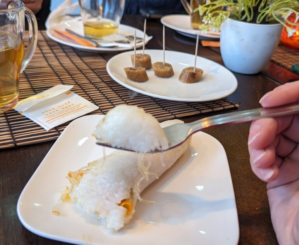 Toko Cendana - Den Haag Heerlijke vegetarische lemper tijdens de vegetarische Indonesische Foodtour - Den Haag Toko Cendana - Den Haag Heerlijke vegetarische lemper tijdens de vegetarische Indonesische Foodtour - Den Haag