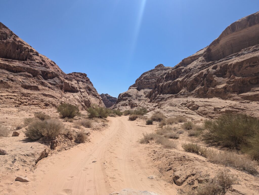 Wandelen in de Wadi Rum - Jordanie - Jordan Trail sectie 802 Wandelen in de Wadi Rum - Jordanie - Jordan Trail sectie 802